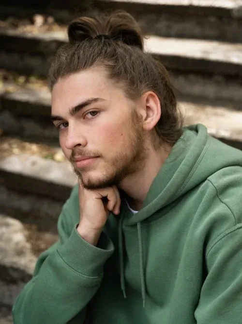 Tom, 26